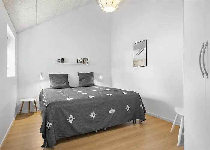 Bv140-blavand-gl-skolevej-26 بيت للعطل