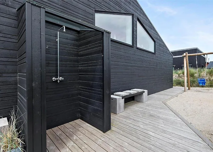 Bv140-blavand-gl-skolevej-26 بيت للعطل