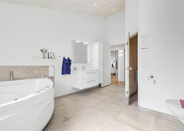 Bv140-blavand-gl-skolevej-26 بيت للعطل *